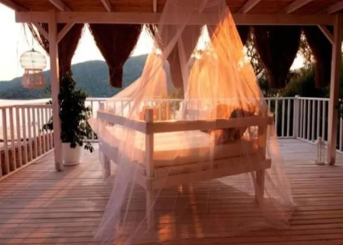 Karia Bel - Adult Only +12 Бозбурун